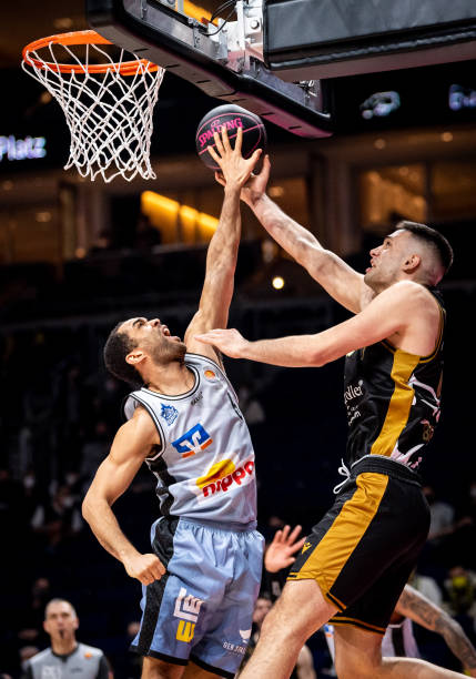 界赛场上持 界赛场上持