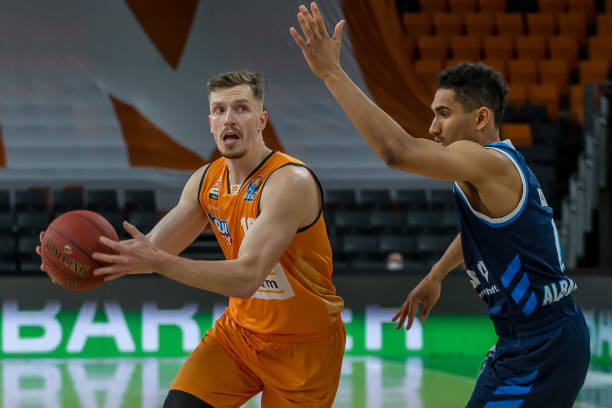 高强度的防 高强度的防