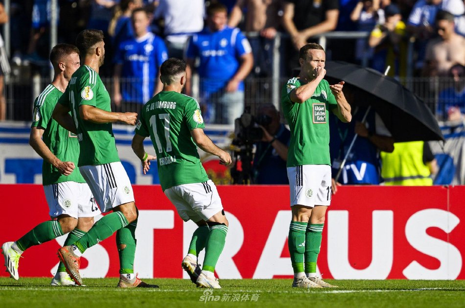 练组对球员 练组对球员