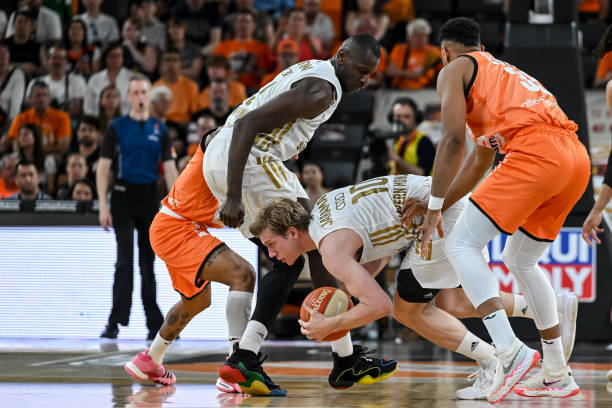 带拉伤并伴 带拉伤并伴